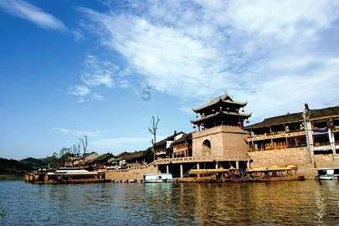 黑色西装是一款战无不胜的单品,在穿搭时需要注意哪些问题呢?- 专业问答社区