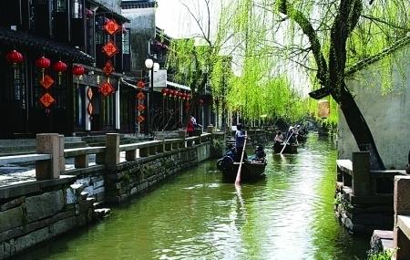 逃离荒废房屋